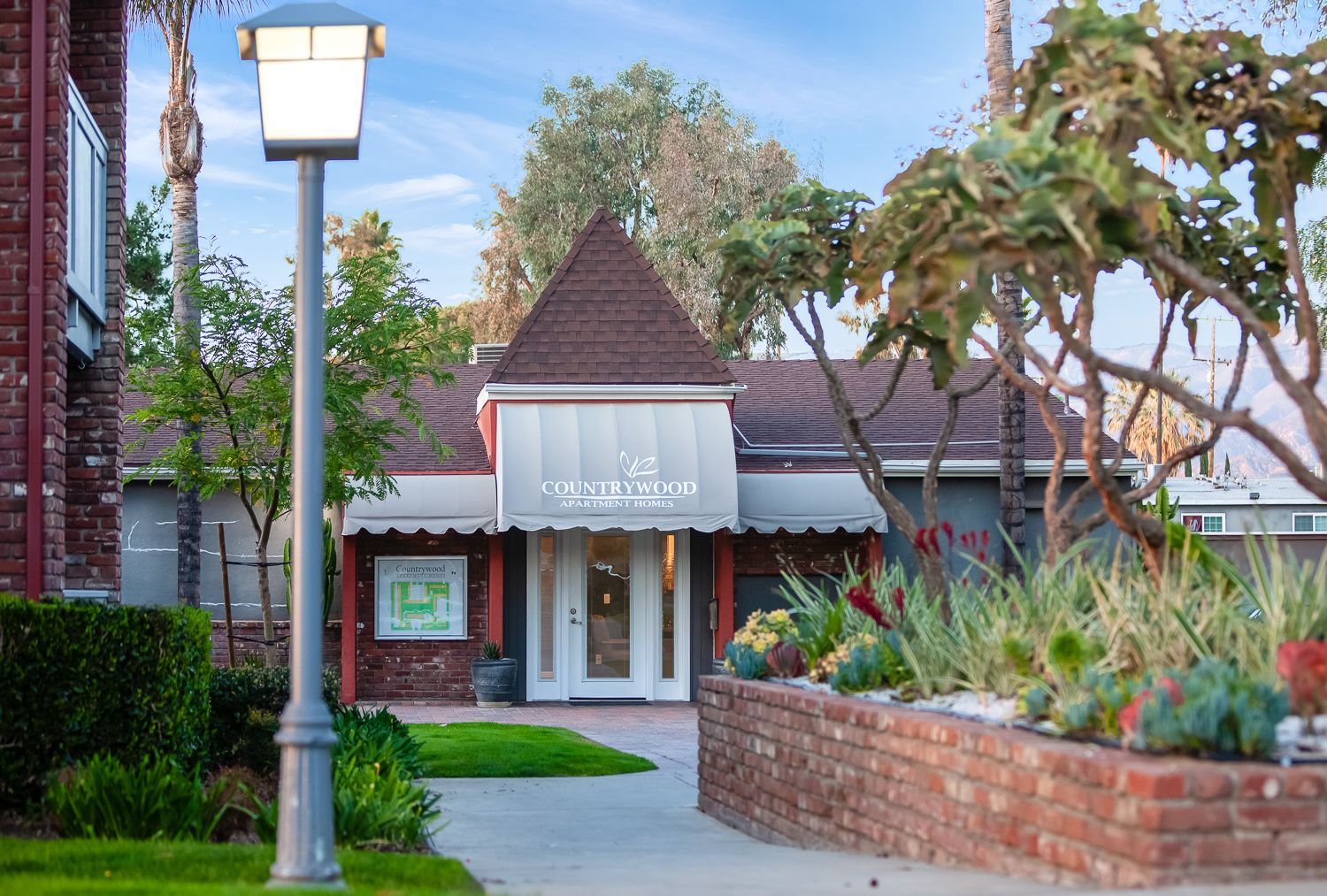 Exterior Photo of Countrywood Apartments Leasing Office