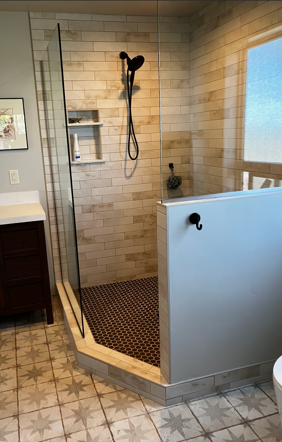 SHOWER ENCLOSURE BEND