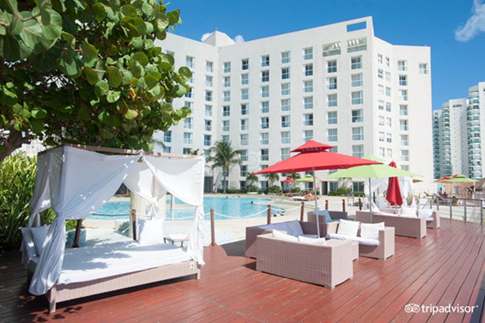 Sunset Royal Beach Resort Pool Area — Orlando, FL — Pro Vacation Group