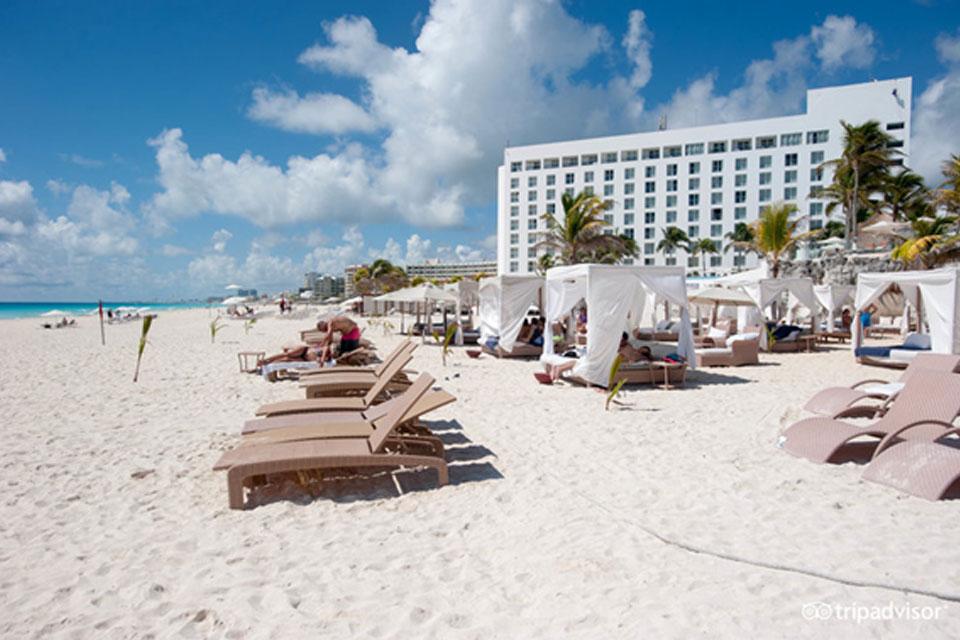 Sunset Royal Beach Resort Area — Orlando, FL — Pro Vacation Group