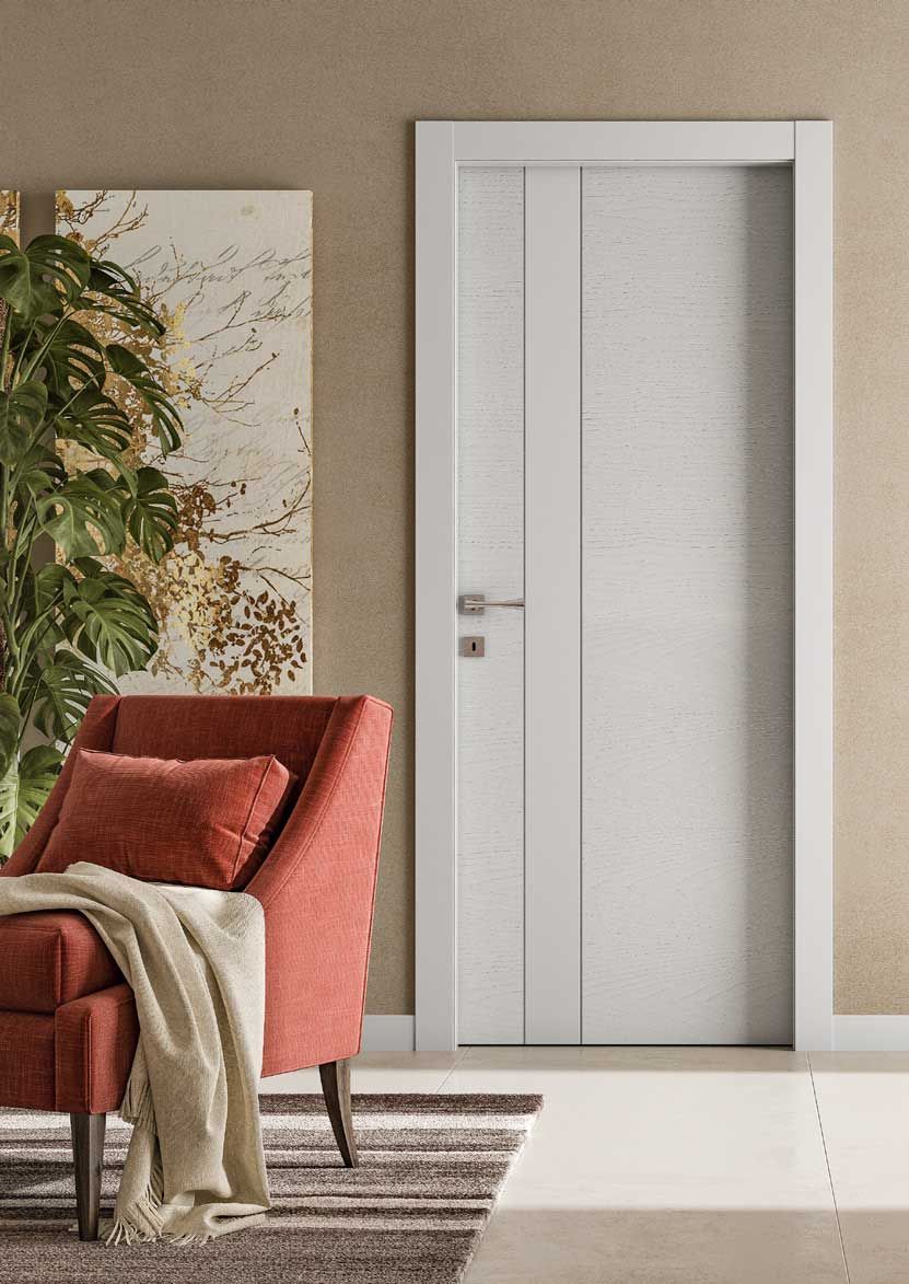 porta bianca con incisione verticale