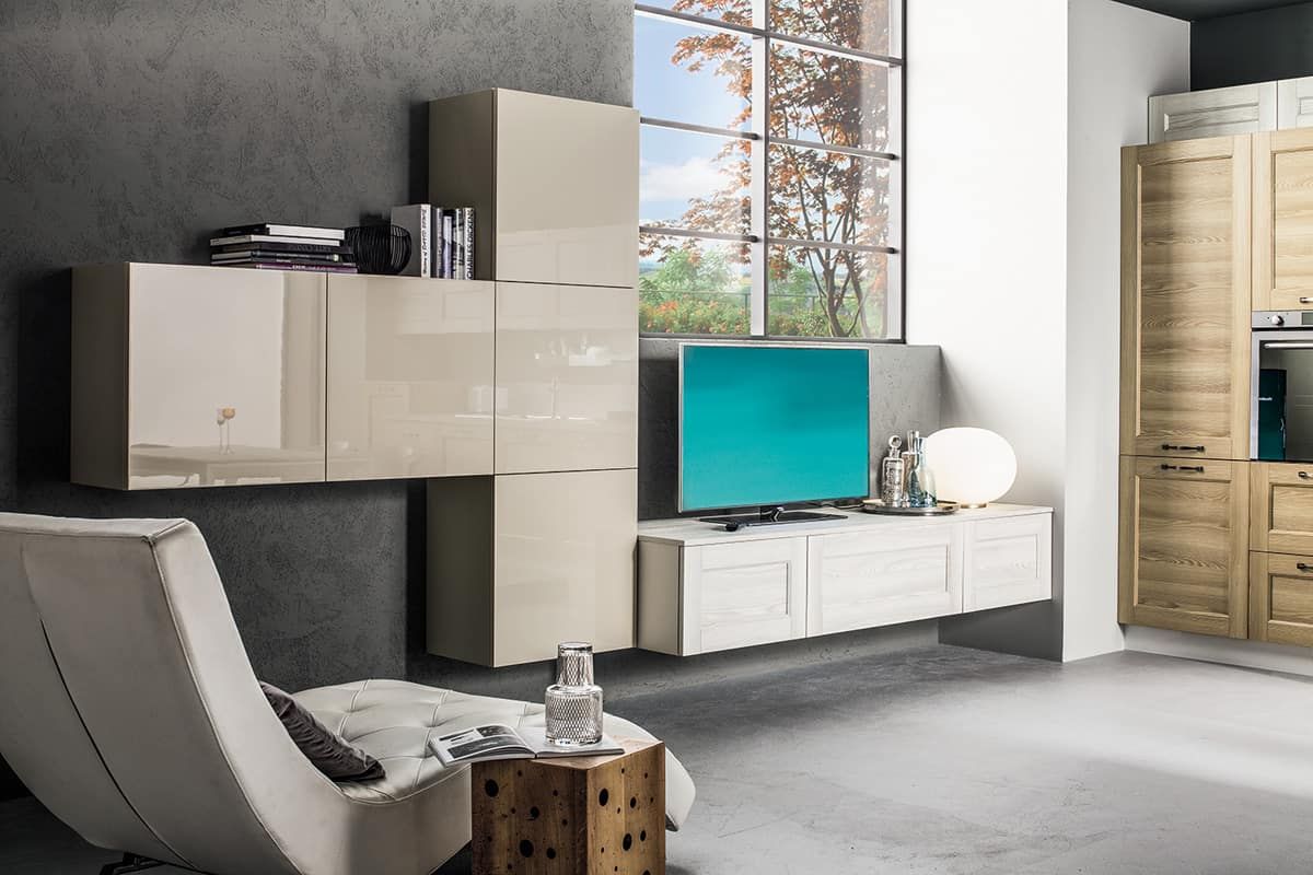 mobili di legno fissati a una parete