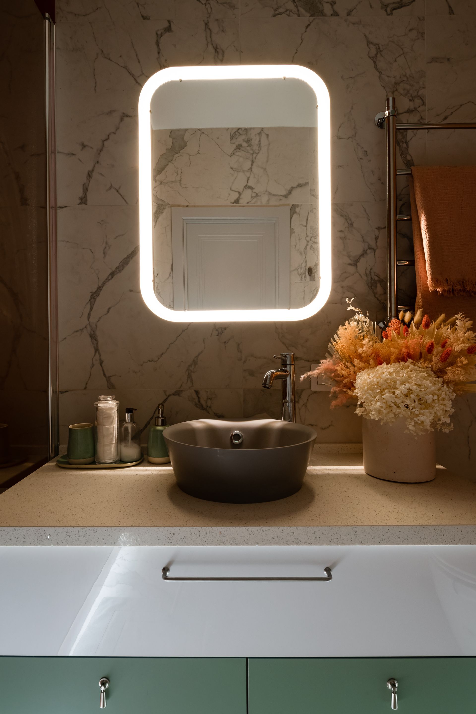 Metal sink with LED-rimmed mirror