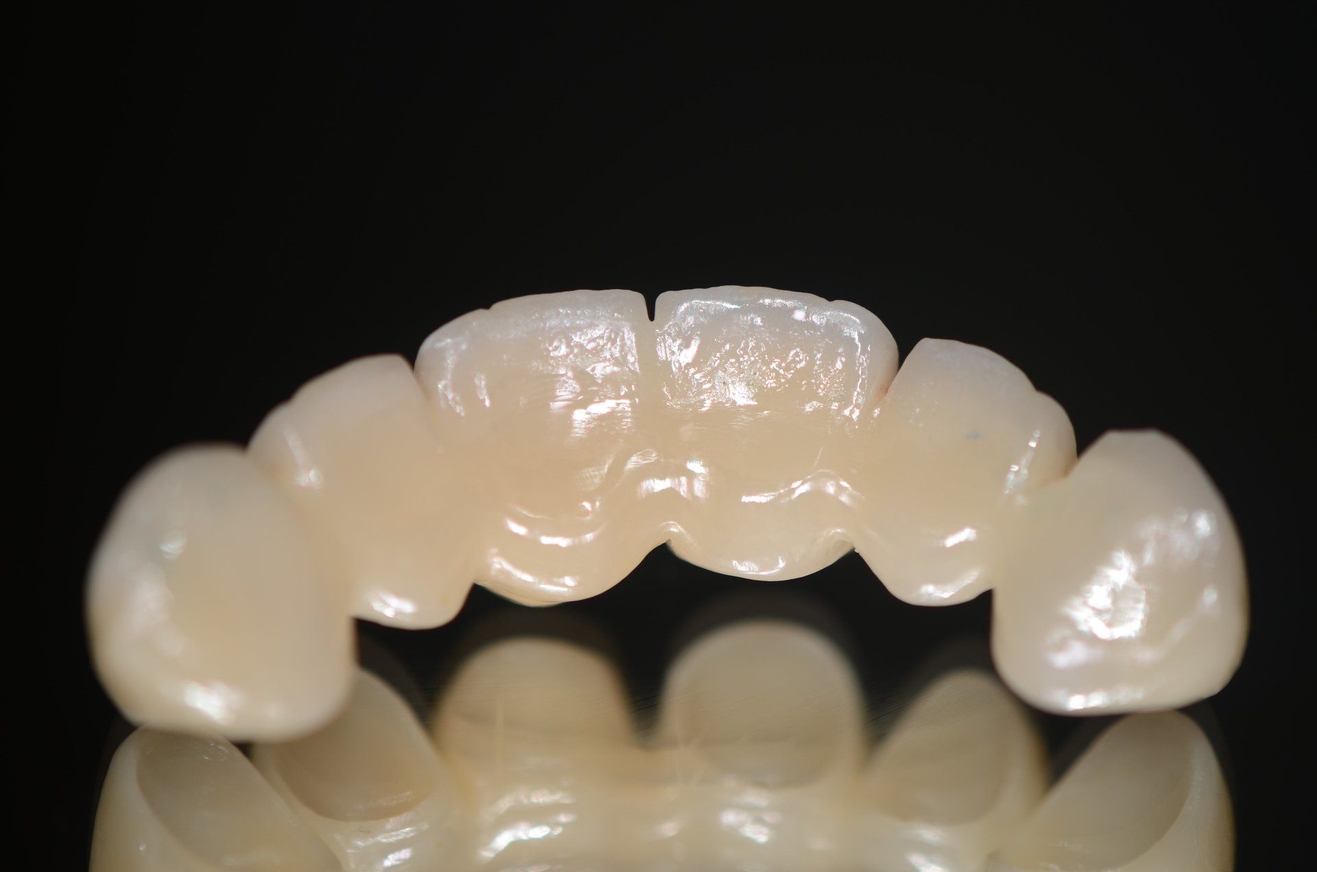 riproduzione di denti in ceramica
