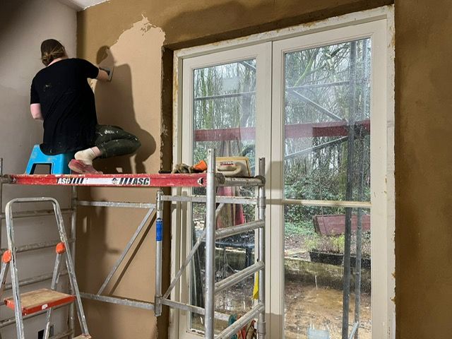 Hier komt de finish in Delphi-wit erop. Het droogt wat lichter op.