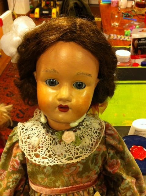 Het eindresultaat verraadt niet dat het hoofd in 6 stukken uit elkaar lag