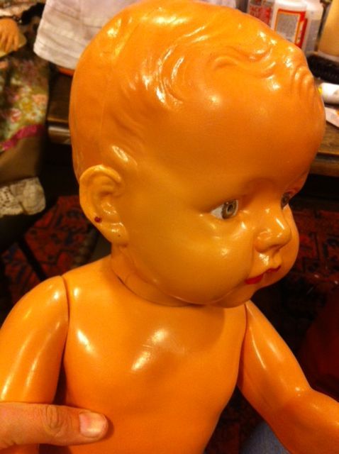 Na zorgvuldige reiniging straalt deze pop weer