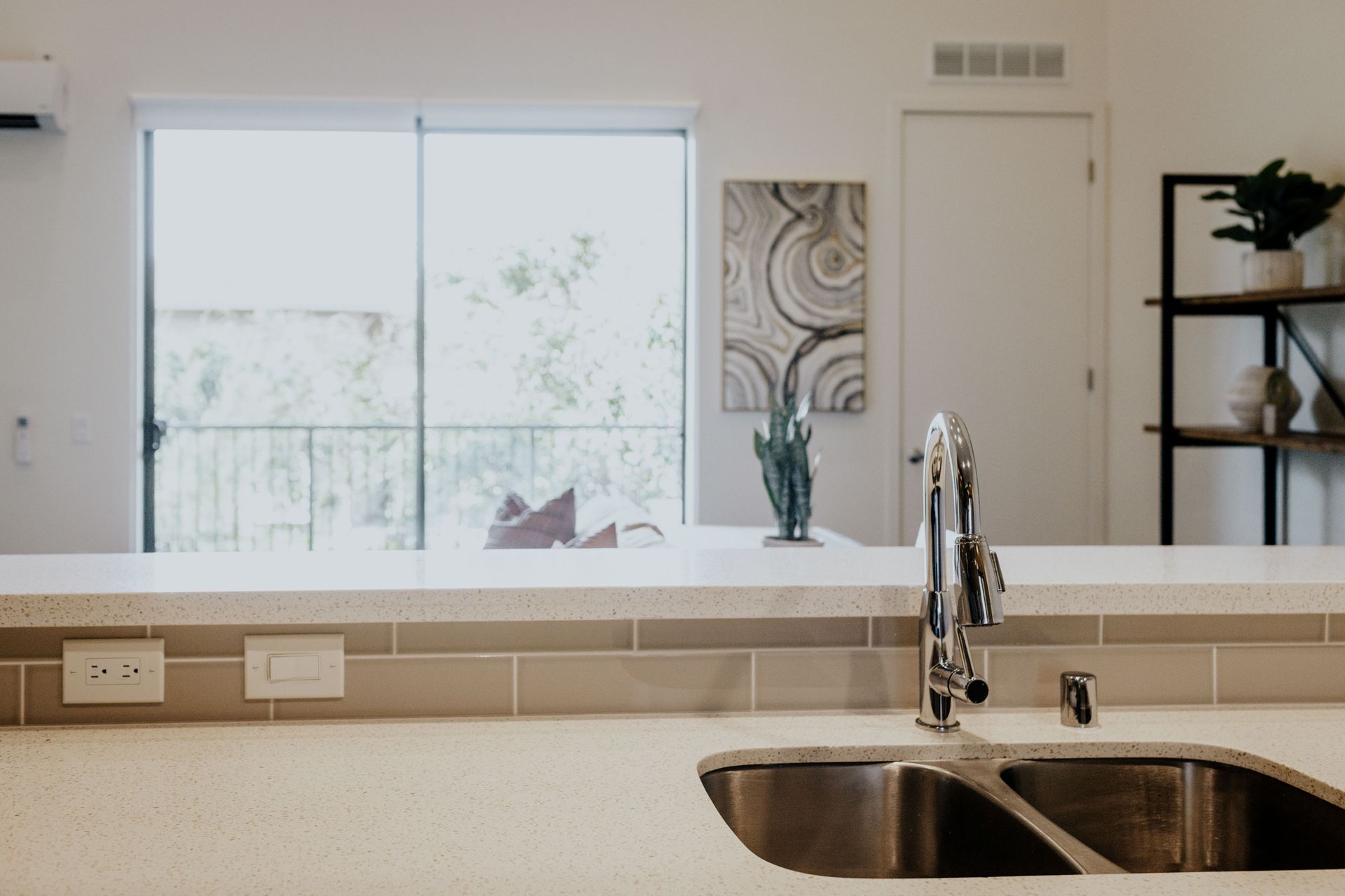 Kitchen breakfast bar