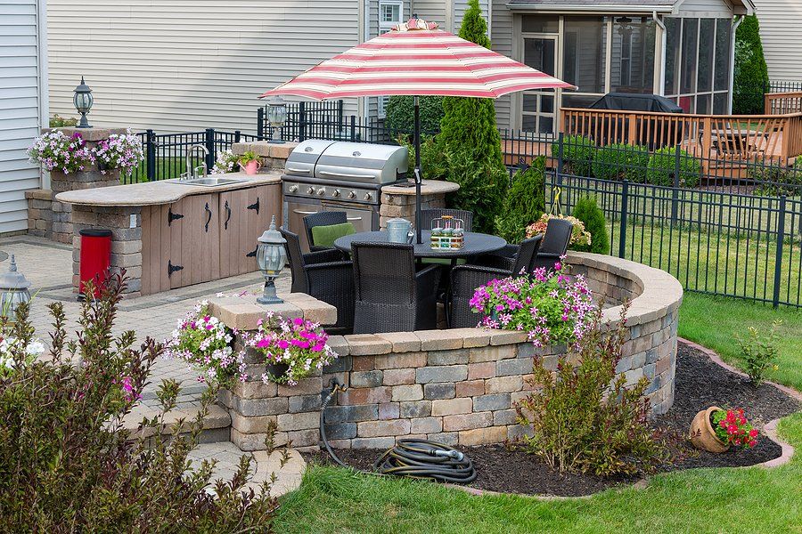retaining wall with outdoor grill