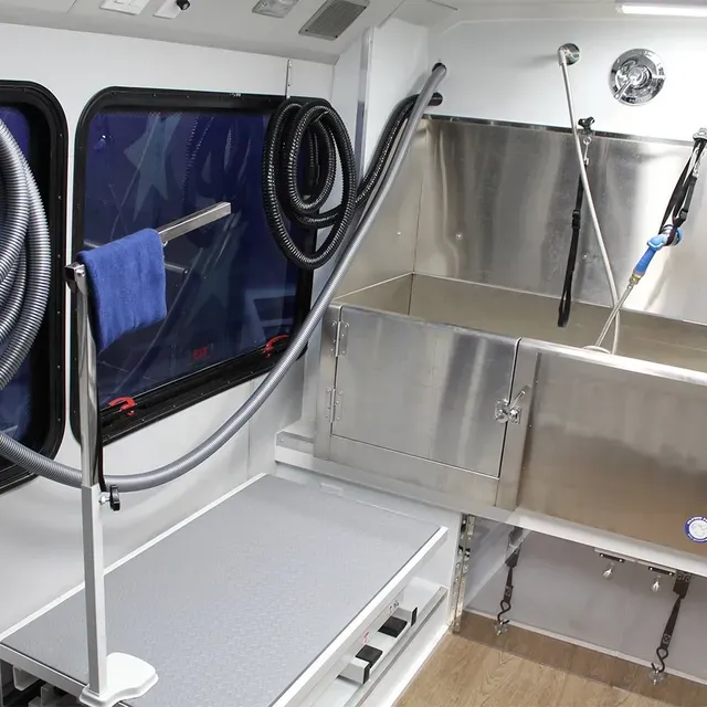 mobile grooming station in bus salina ks