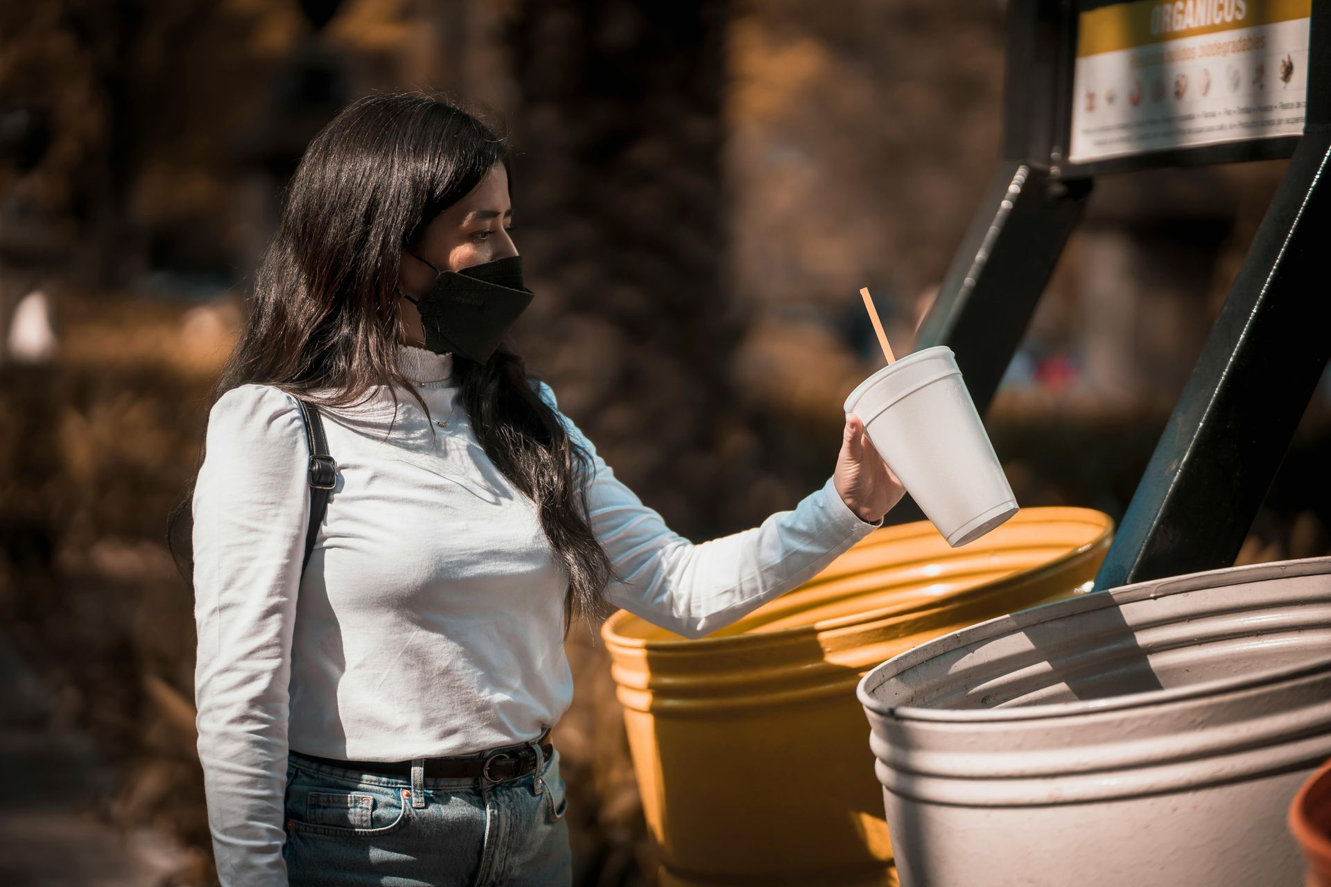 throwing trash in garbage can | St. Louis MO | Elite Disposal