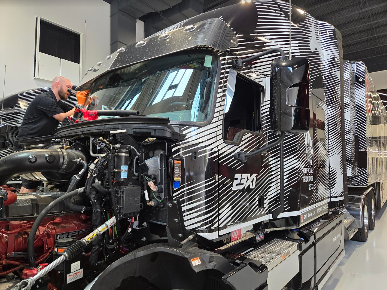 Semi-truck windshield replacement in Huntersville, Hickory & Concord, NC