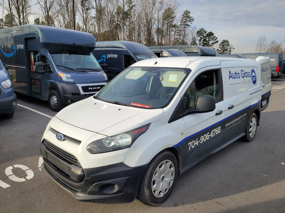 Fleet cargo truck windshield replacement in Huntersville, NC