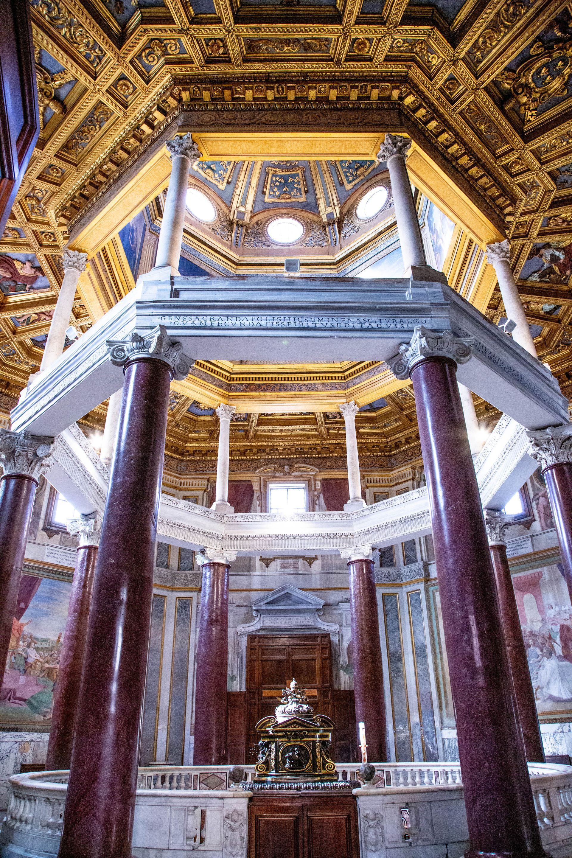 Arch of Constantine and Colosseum in Rome, Italy, at dusk.