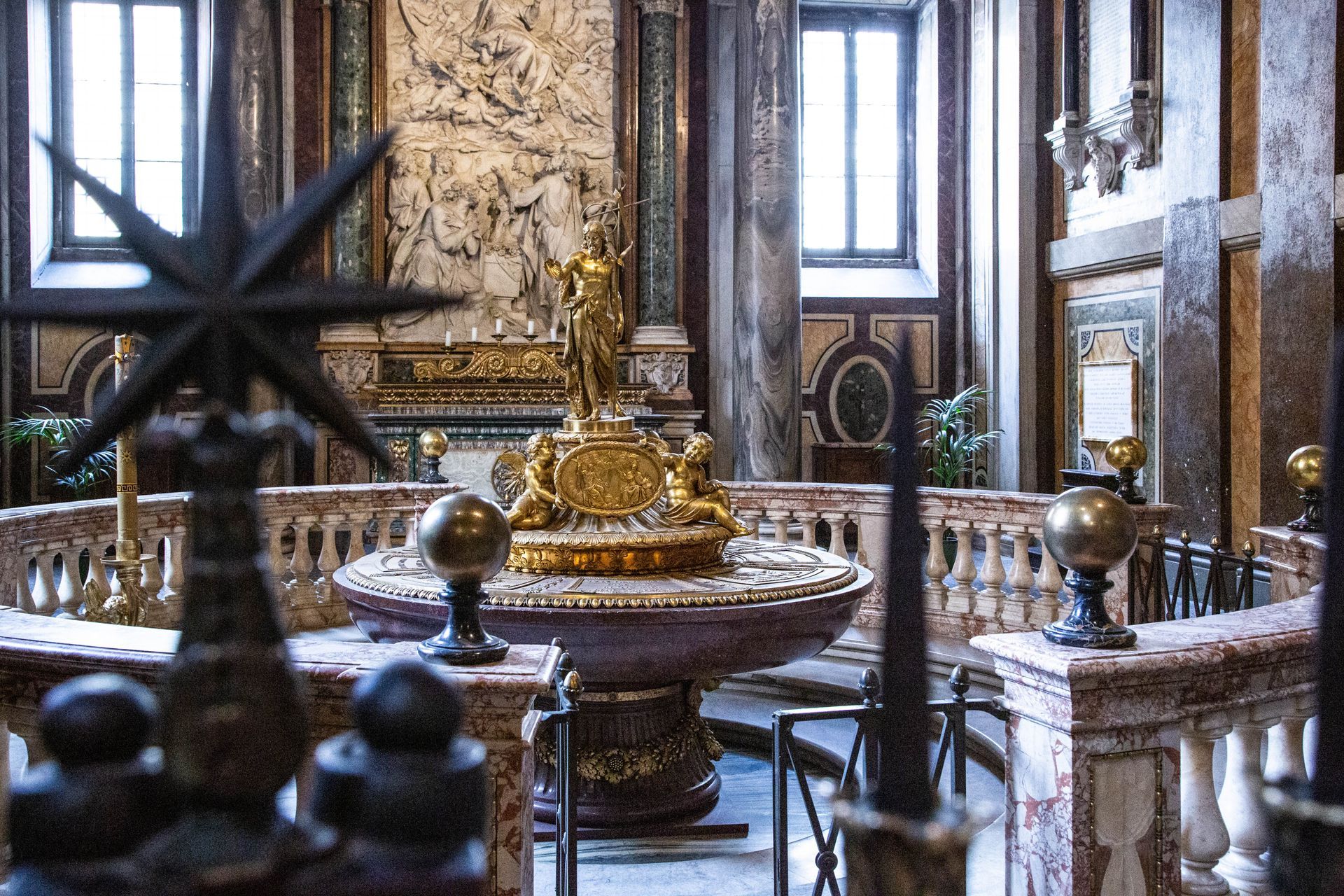 Arch of Constantine and Colosseum in Rome, Italy, at dusk.