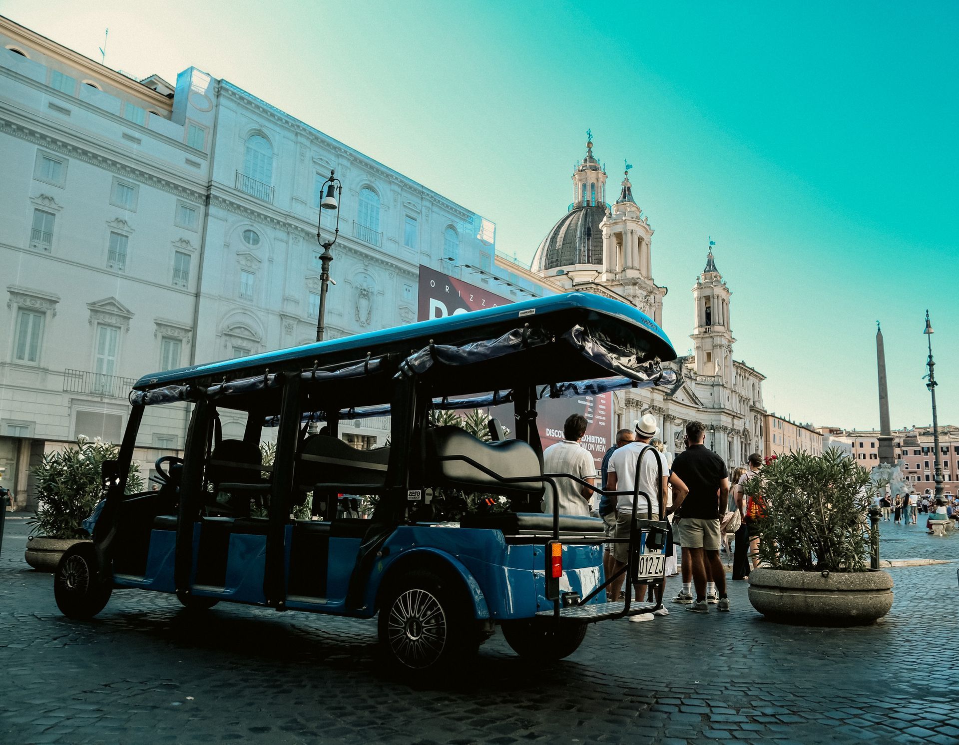 Gold Cart tour in Rome city center at Piazza Navona