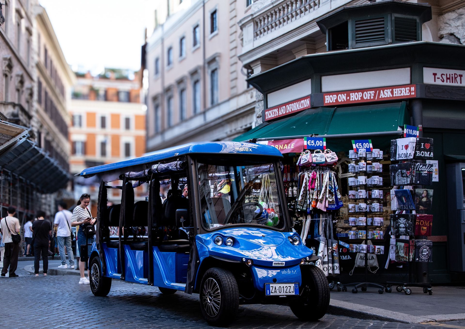 Golf cart tour in the cityscape of Rome near the Trevi Fountain