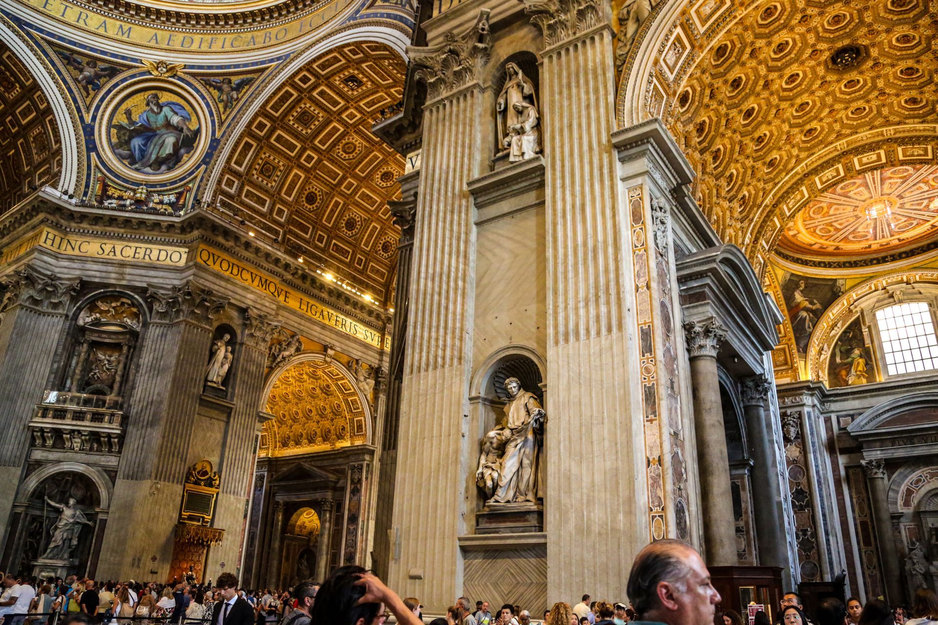 Arch of Constantine and Colosseum in Rome, Italy, at dusk.