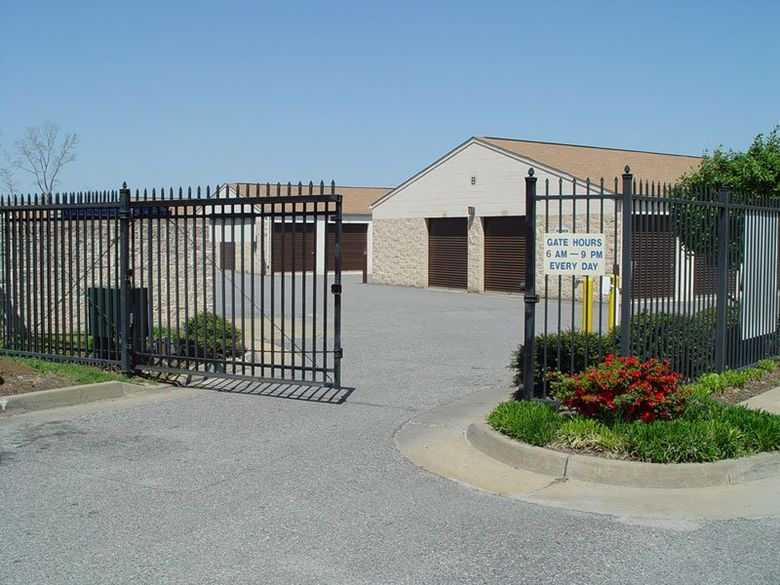 Man - storage units in Midlothian VA