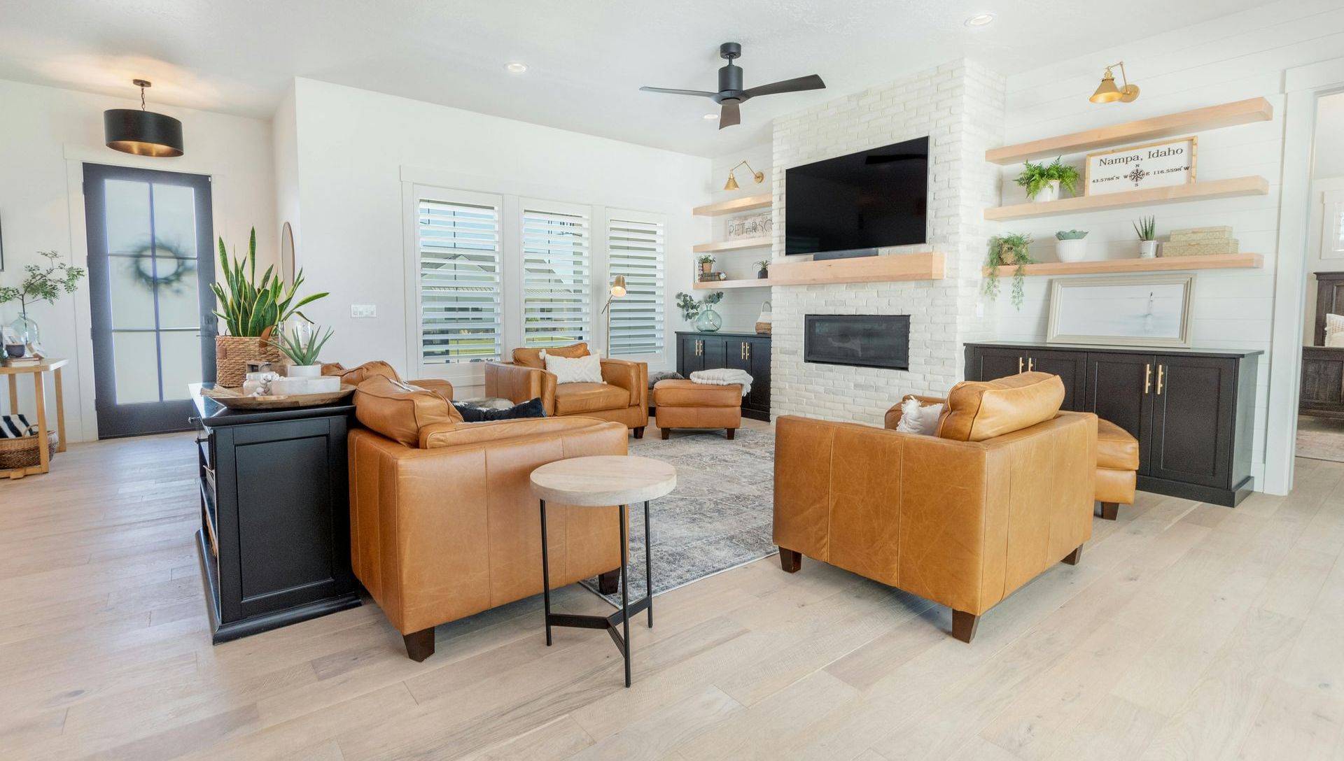 A living room filled with furniture and a flat screen tv.