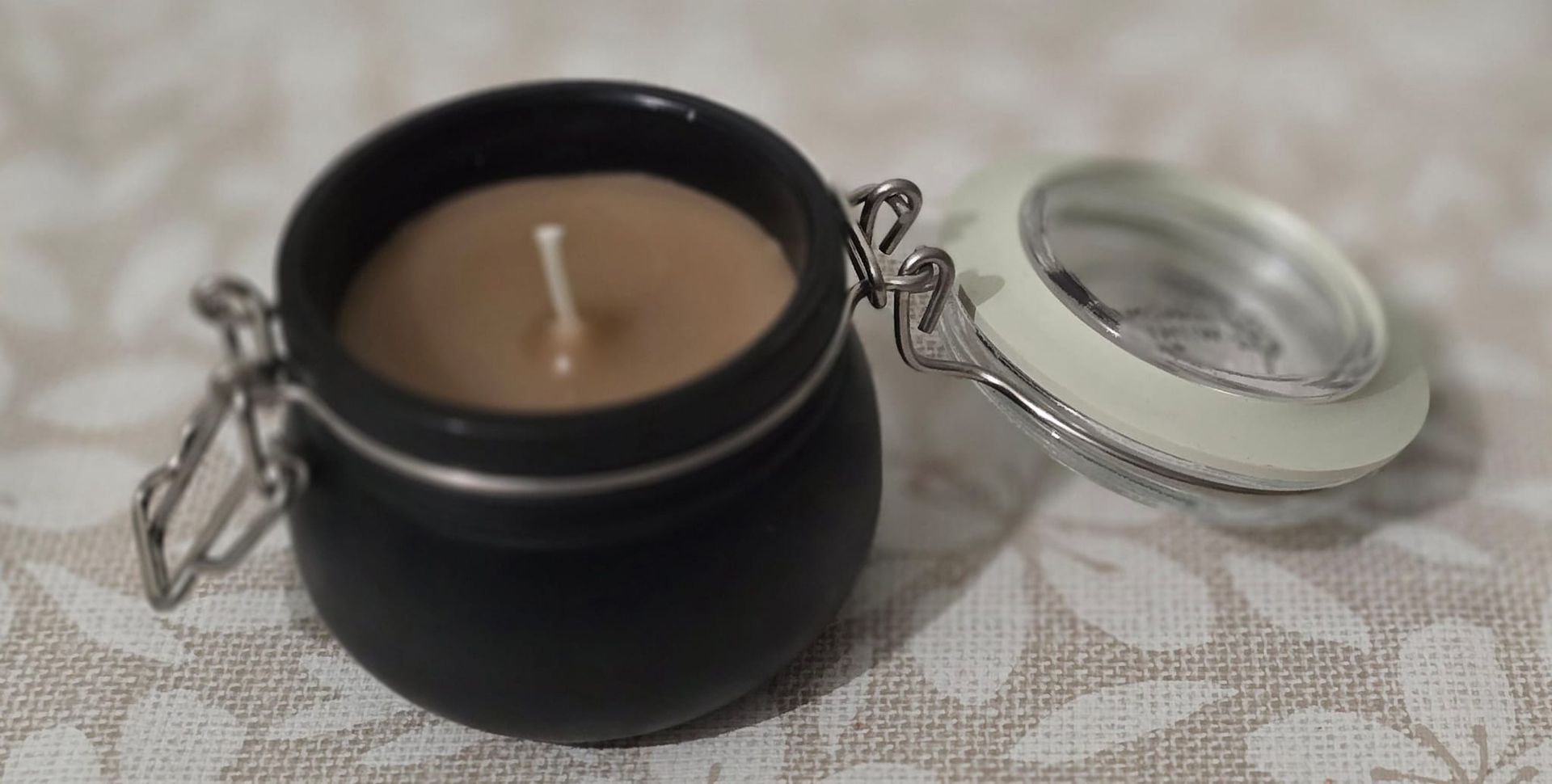 AromaVault – De Luxe Gizemli Kokulu Mum