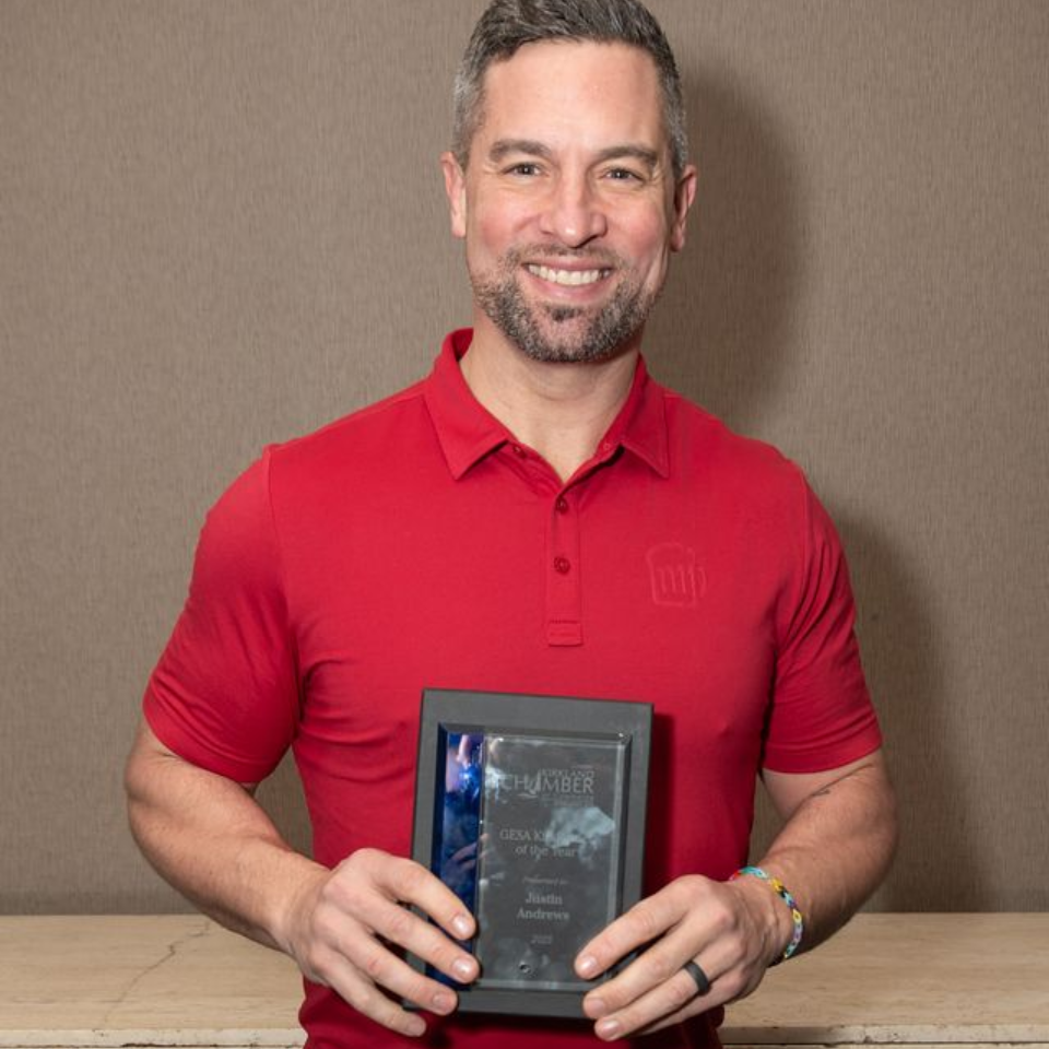 Gesa presents Jim Lopez with the 'Kirklander of the Year' Award