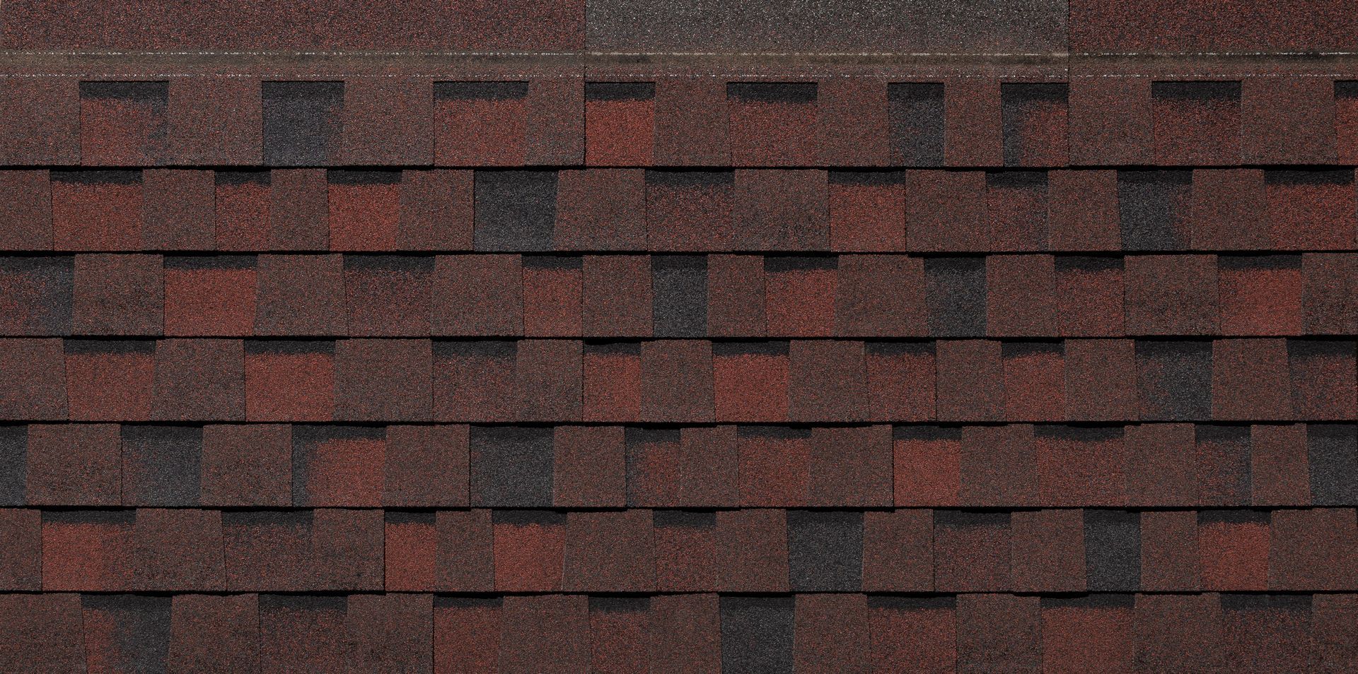 Un gros plan d'un toit recouvert de bardeaux.