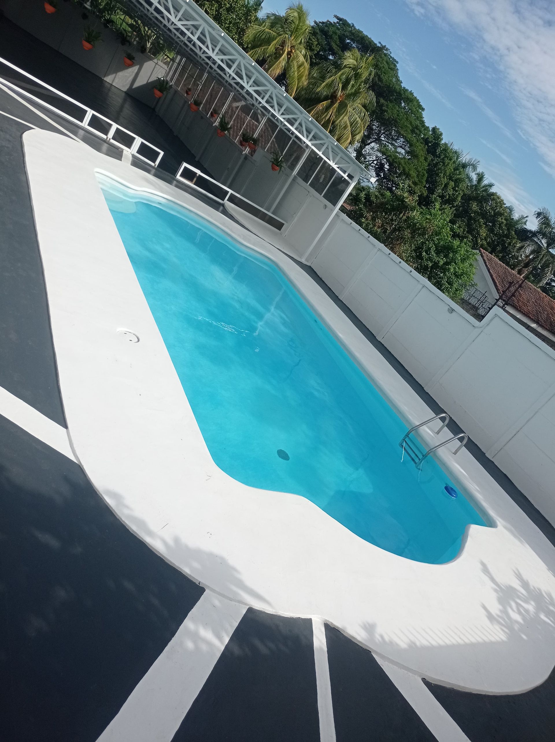 Mantenimiento, construcción y reparación de piscinas