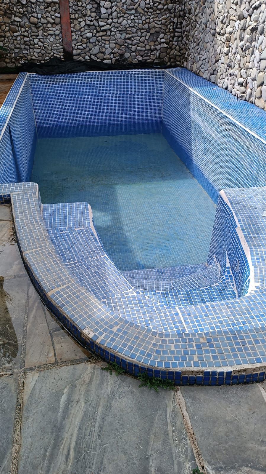 Mantenimiento, construcción y reparación de piscinas