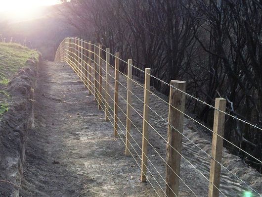 Batten fence Wire fence Sheep fence Cattle fence Farm fence