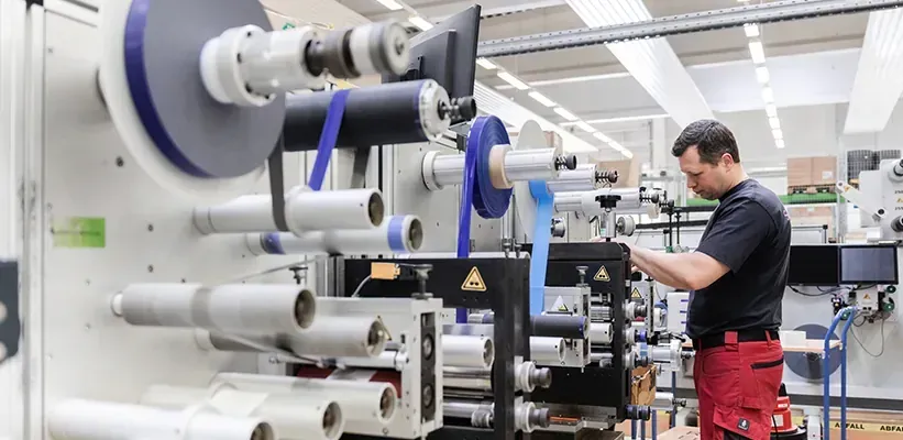 Image of machine and plant operator for rotary die cutting