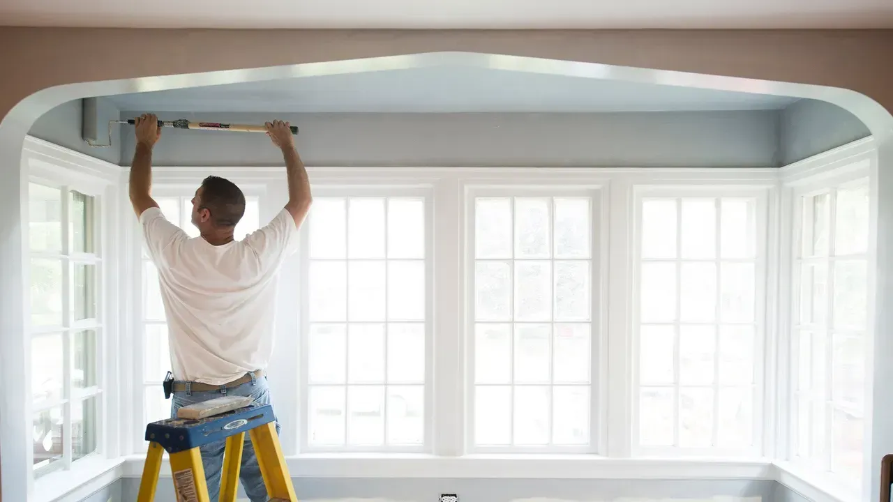 Painter Painting a House — Painters and Decorators in Dubbo