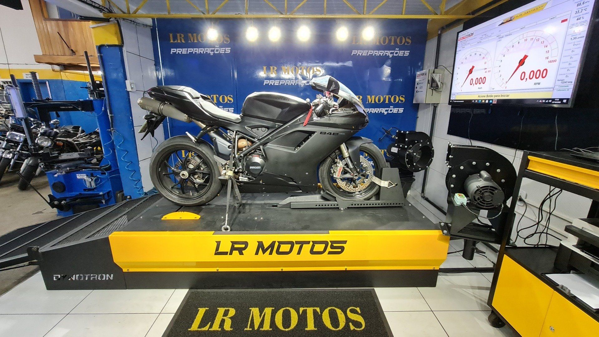 Dinamômetro para motocicletas atende todos os parâmetros de segurança e aferido para leitura e mapeamento das motocicletas.