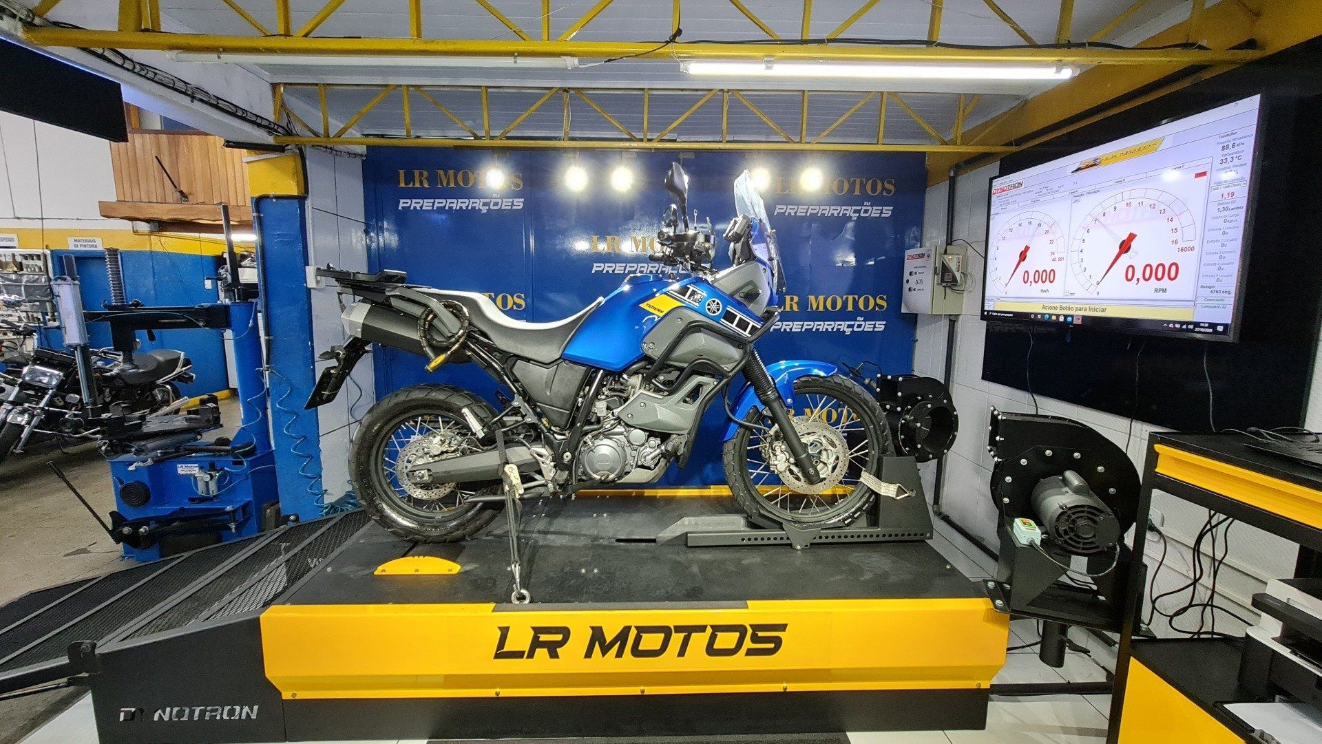 Dinamômetro para motocicletas atende todos os parâmetros de segurança e aferido para leitura e mapeamento das motocicletas.