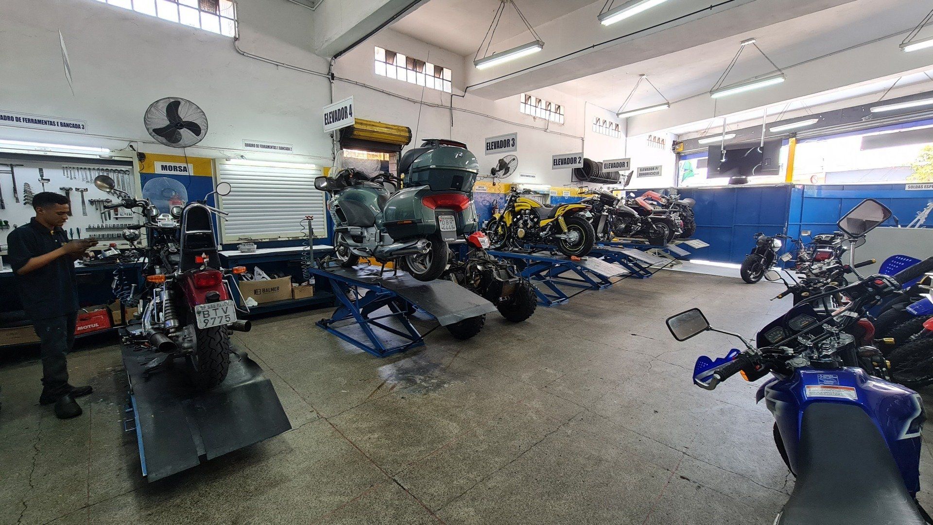 Sala de Motor, Sala de Suspensão, Cabine de Pintura e Jateamento, Dinamômetro, Estação de Soldas, Centro de Usinagem.