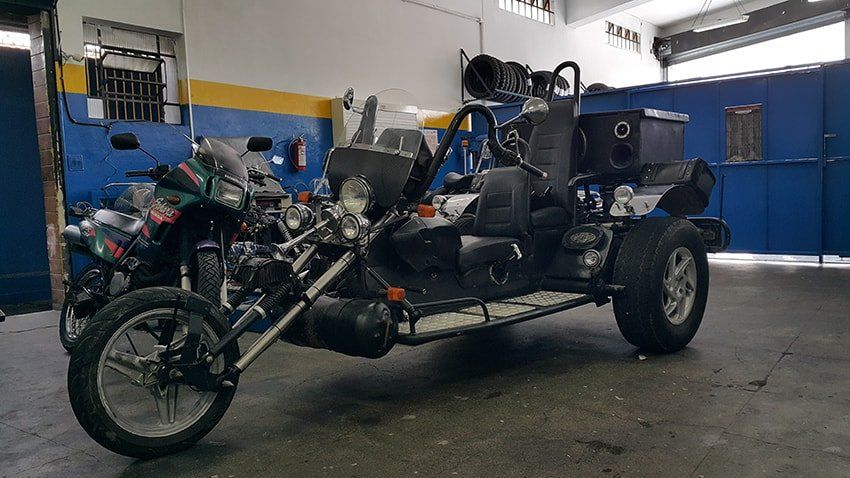 Sala de Motor, Sala de Suspensão, Cabine de Pintura e Jateamento, Dinamômetro, Estação de Soldas, Centro de Usinagem.