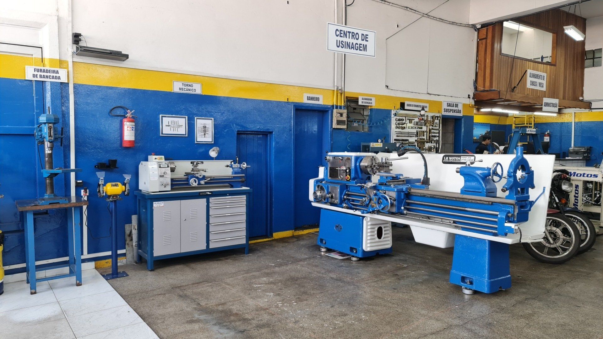 Centro de Usinagem para serviços de torneamento em peças para motos, cintas em cubo de rodas, retificas em cubos de rodas.