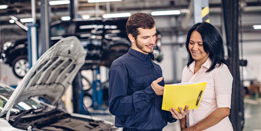 The mechanic communicates with the client | Cappel's Complete Car Care