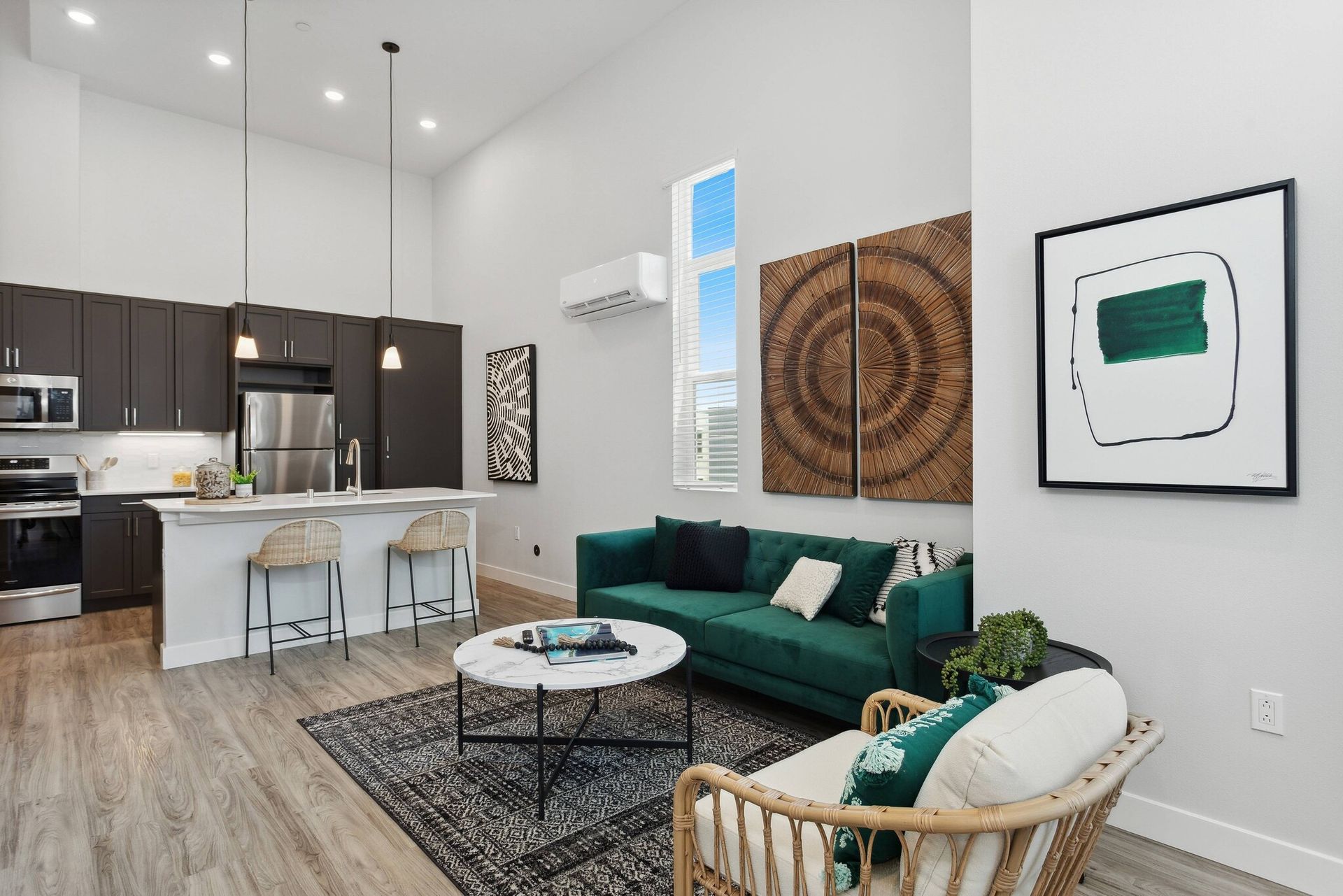 Sacramento open floor plan apartment at Maven on Broadway with elegant interior designs and modern furnitures..
