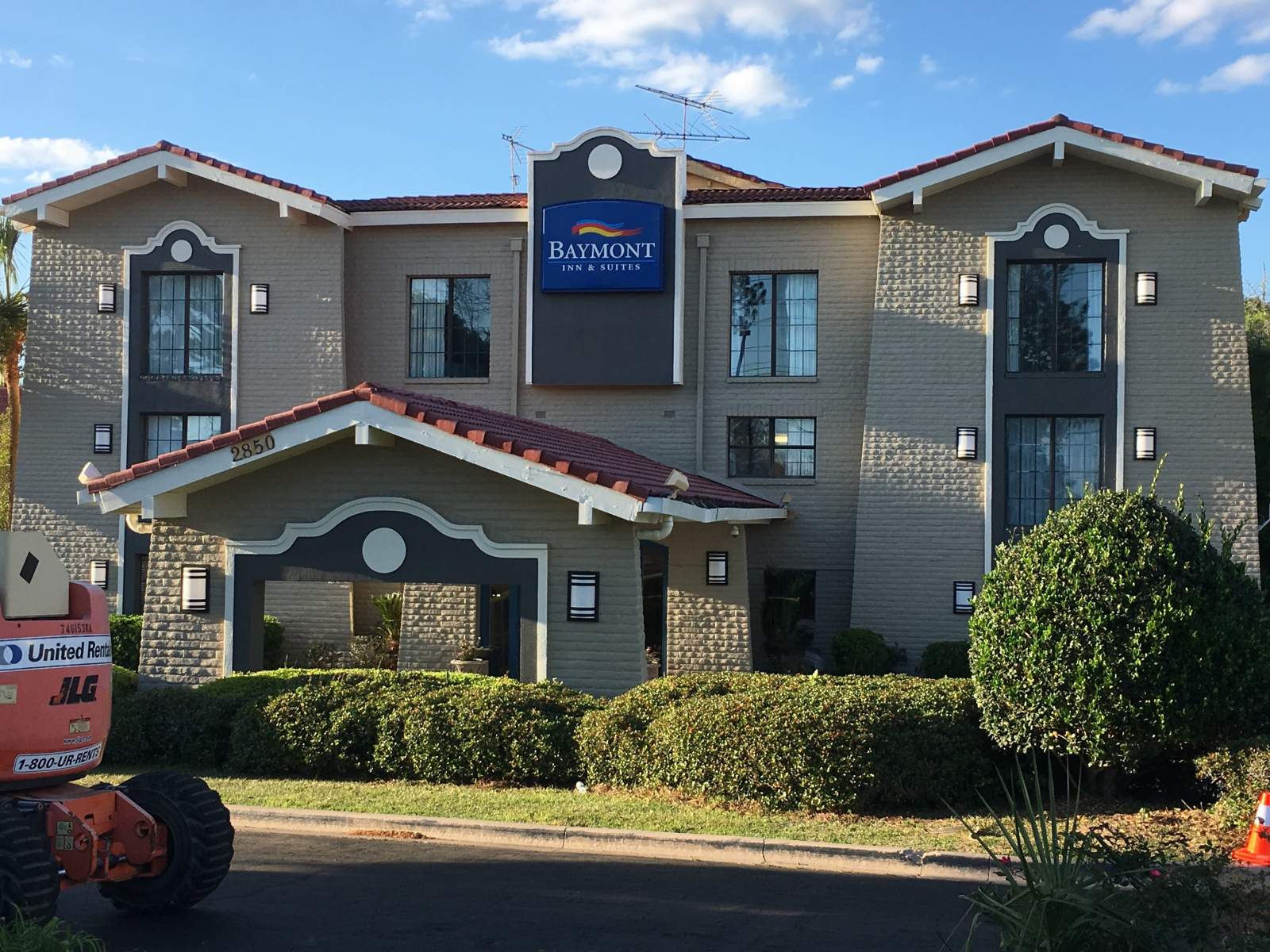 Baymont Inn and Suites — Vero Beach, FL — Bucio Painting Inc.