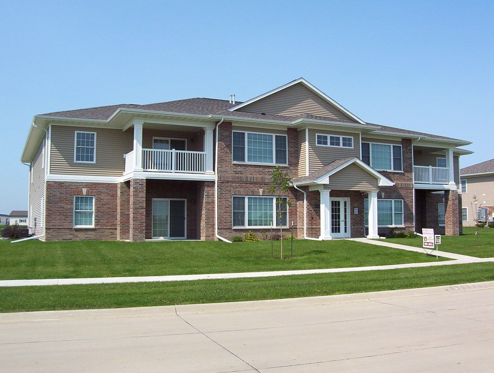 CLUBHOUSE CONDOMINIUMS