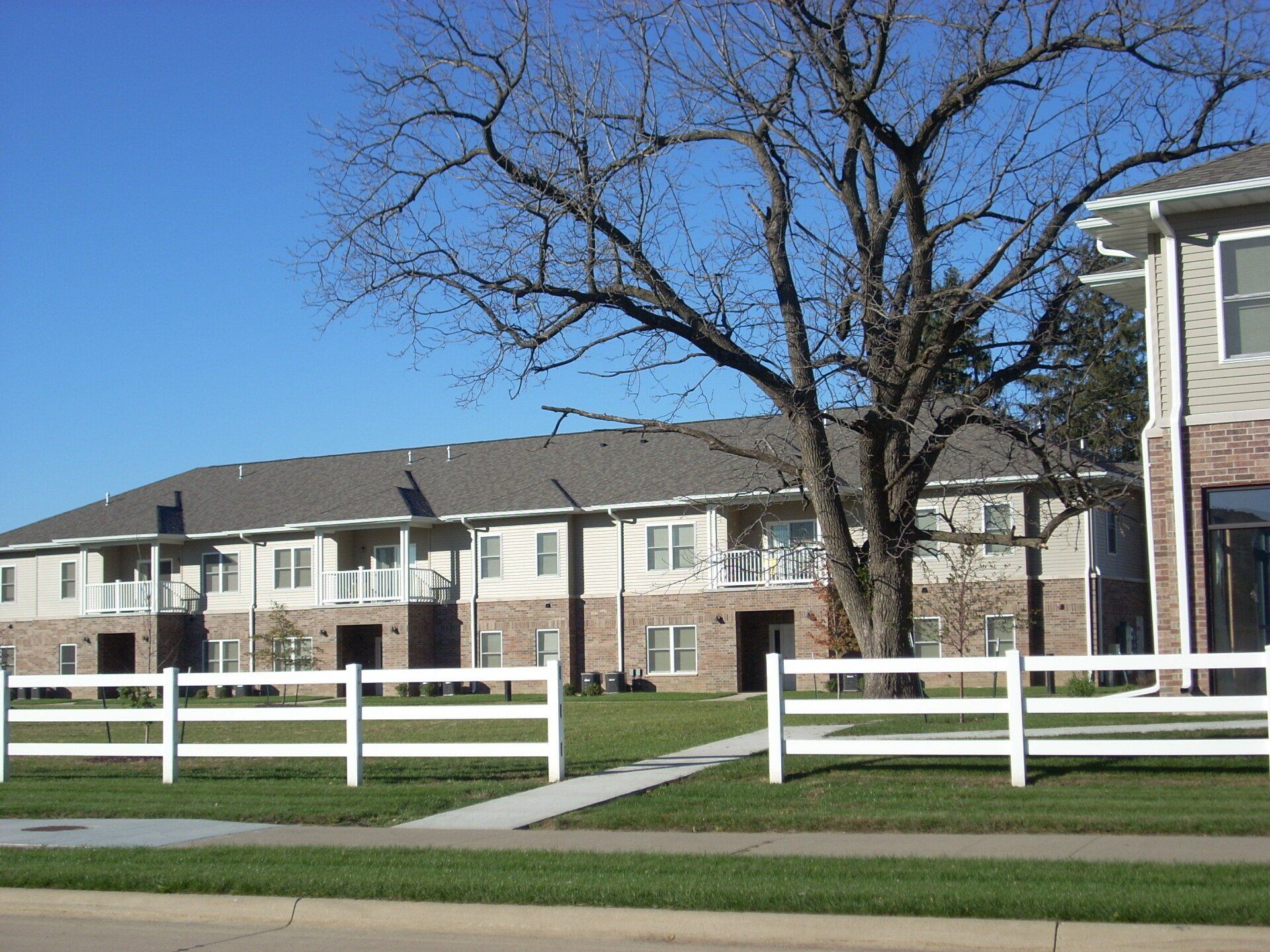 TOWN SQUARE APARTMENTS