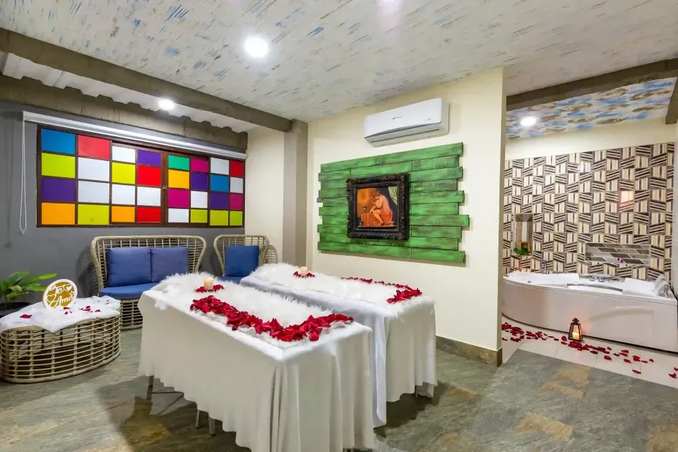 Habitación romántica decorada con rosas en NQ Hotel Orinoquía Villavicencio, plan especial en pareja para escapadas románticas en Meta.