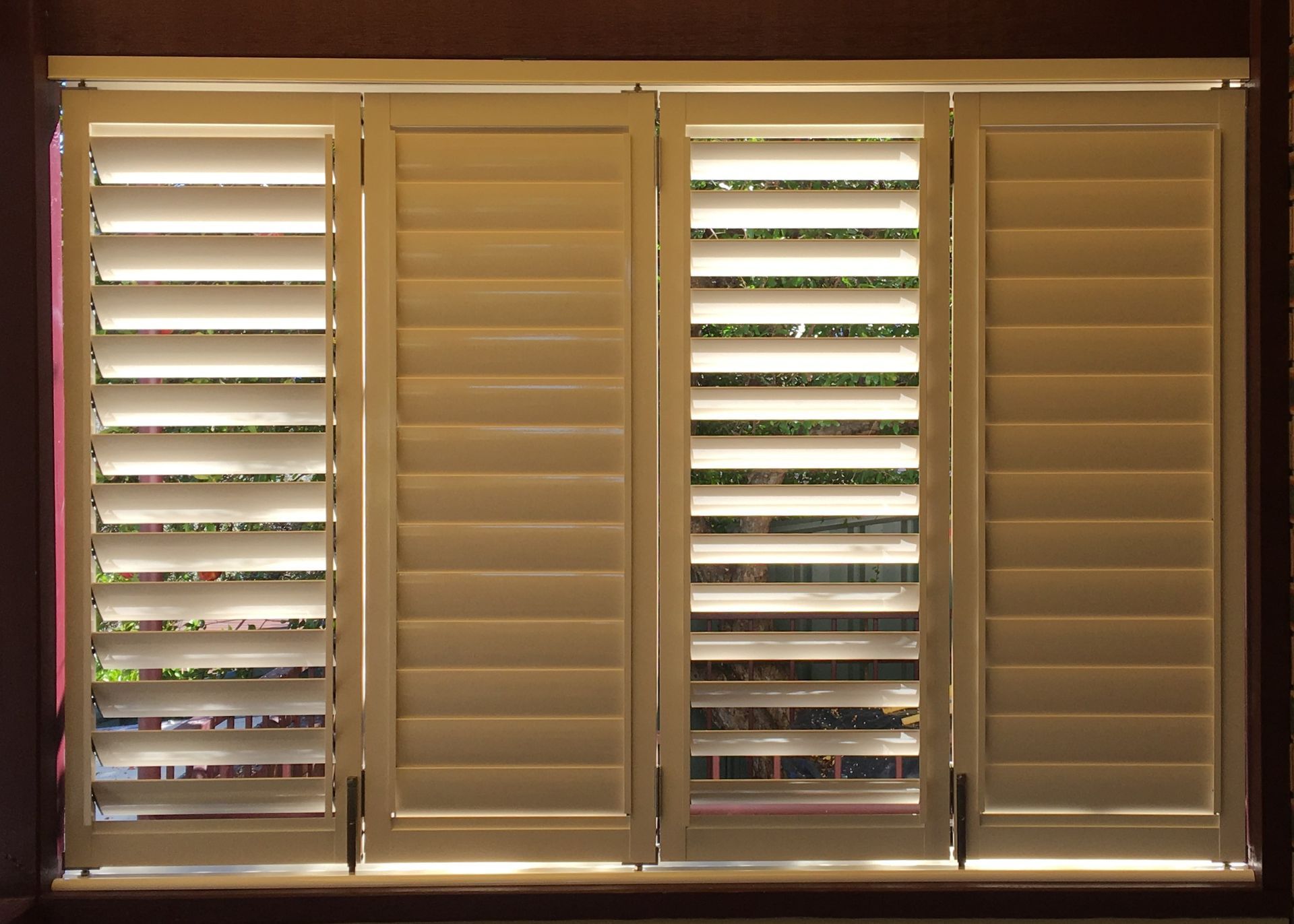 bi-fold louvre screens canberra