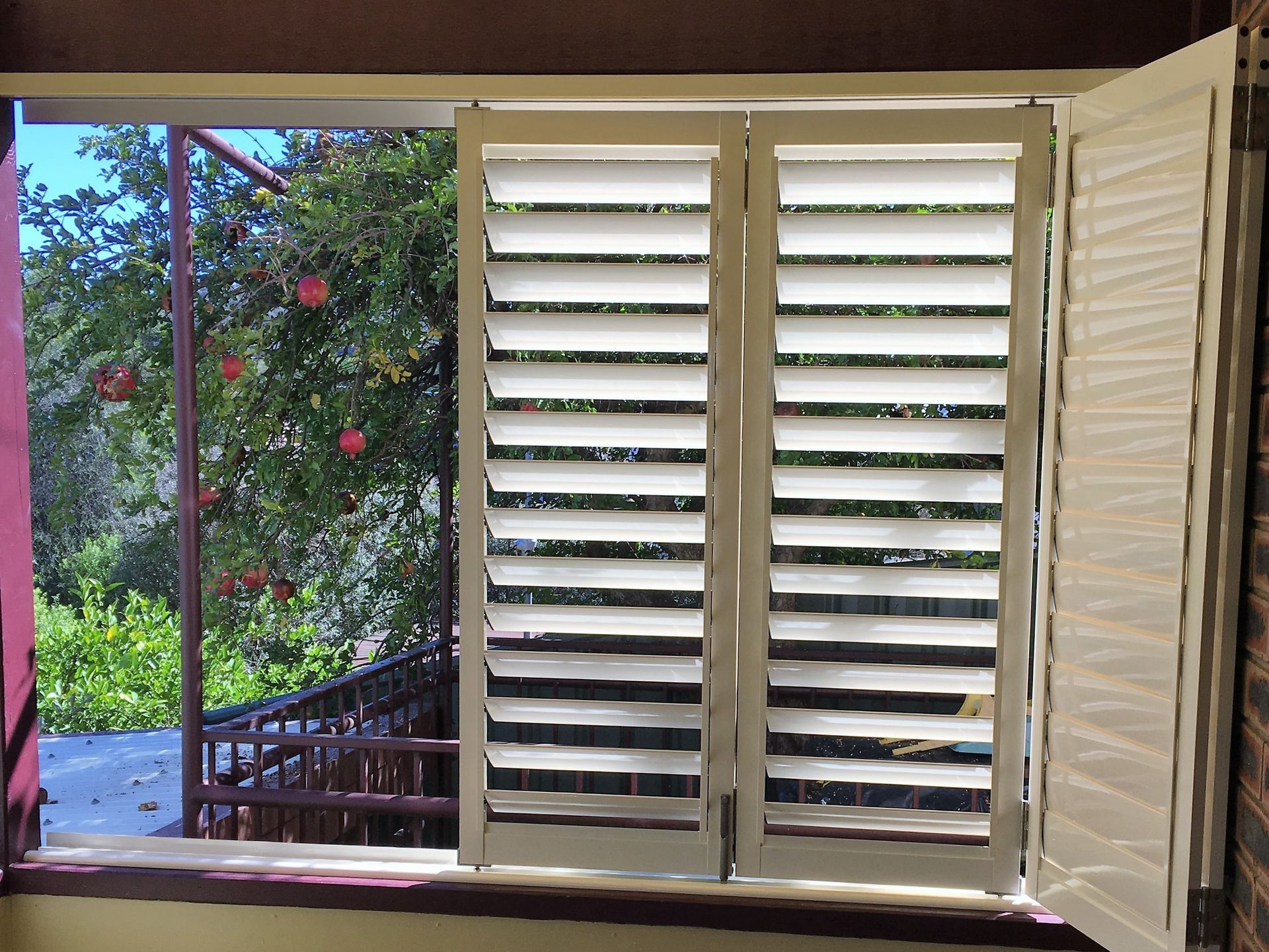 bi-fold louvre screens canberra