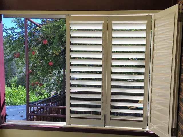 bi-fold louvre screens canberra