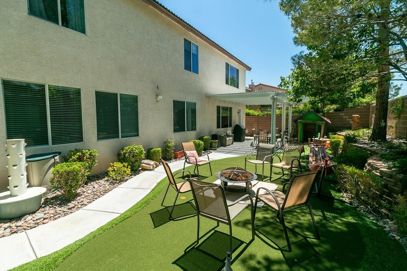 Summerlin home backyard green grass