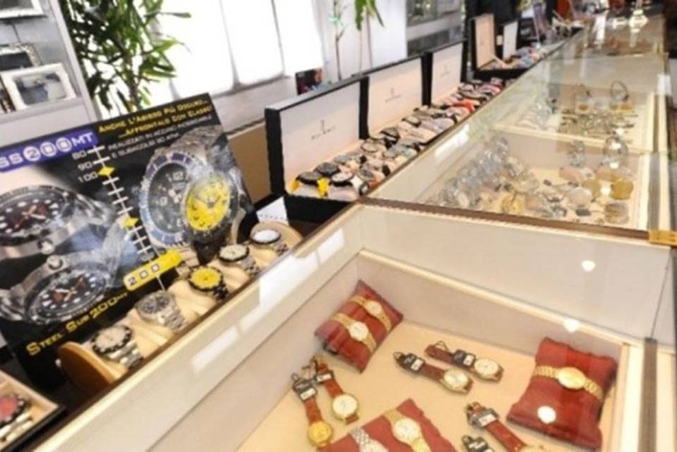 bacheche con orologi