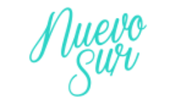 Logotipo en escritura turquesa con la inscripción “Nuevo Sur” sobre fondo blanco.