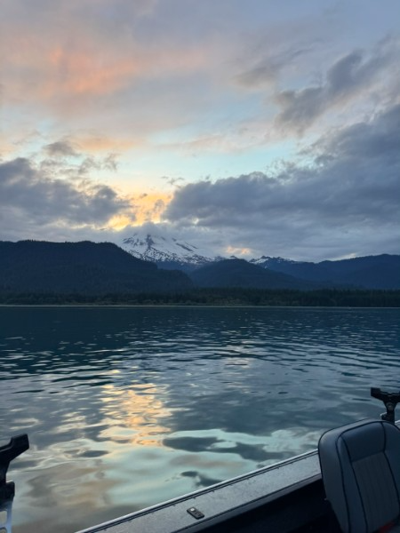 Skagit River spring chinook fishing location with Cascade Mountains